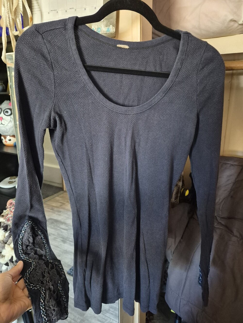 Women’s Long Sleeve Scoop Neck Top with Lace Cuffs